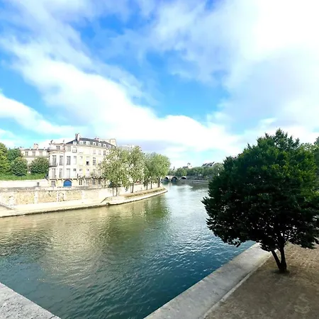 Large Parisian Duplex Πανσιόν
